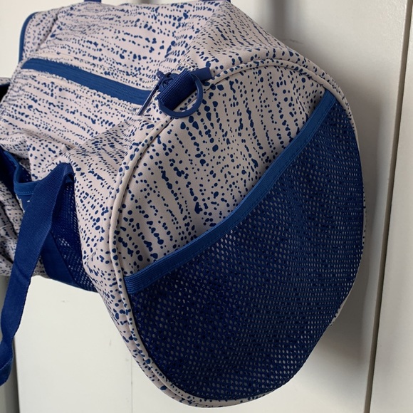 Blue and white vitality duffle / gym bag - Picture 4 of 8